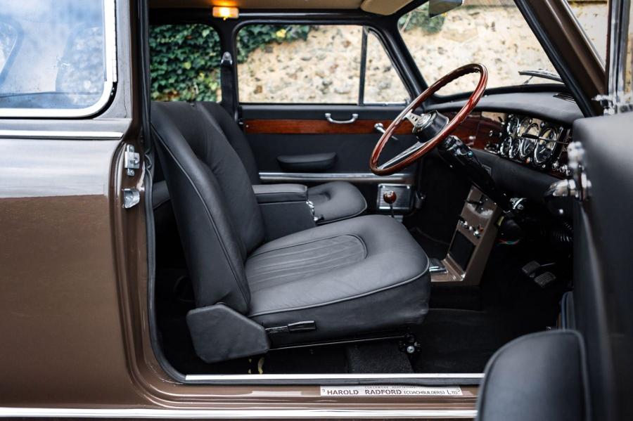 Интерьер Austin Mini Cooper Radford (ADO15) 1965 года  (фото 9 из 20)